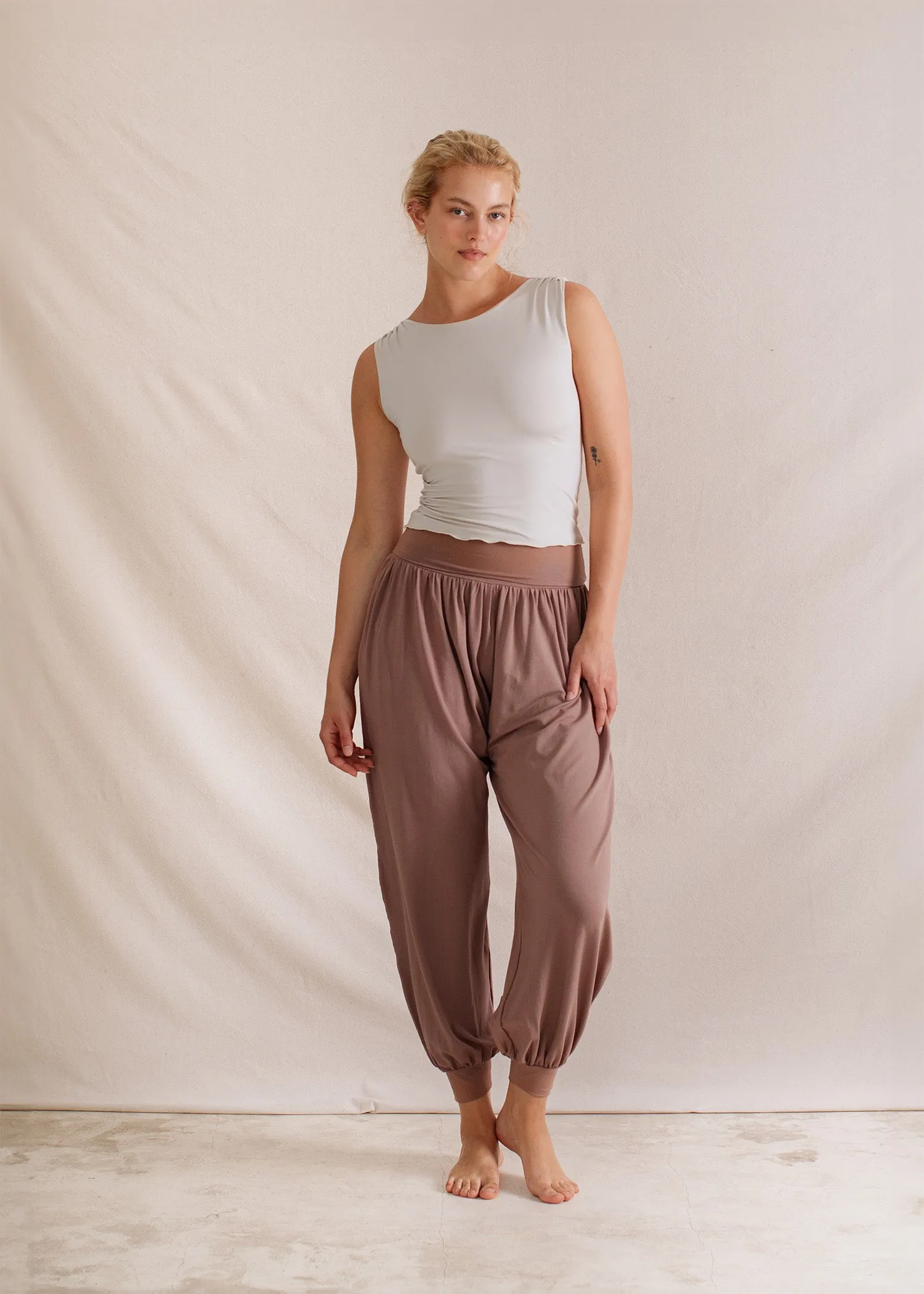 Alora Pants Sandalwood