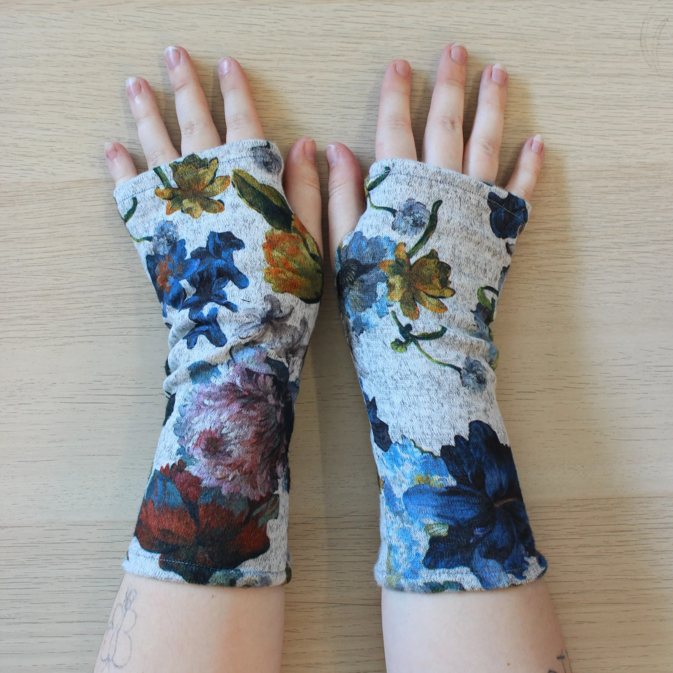 Heather Printed Jersey Fingerless Gloves