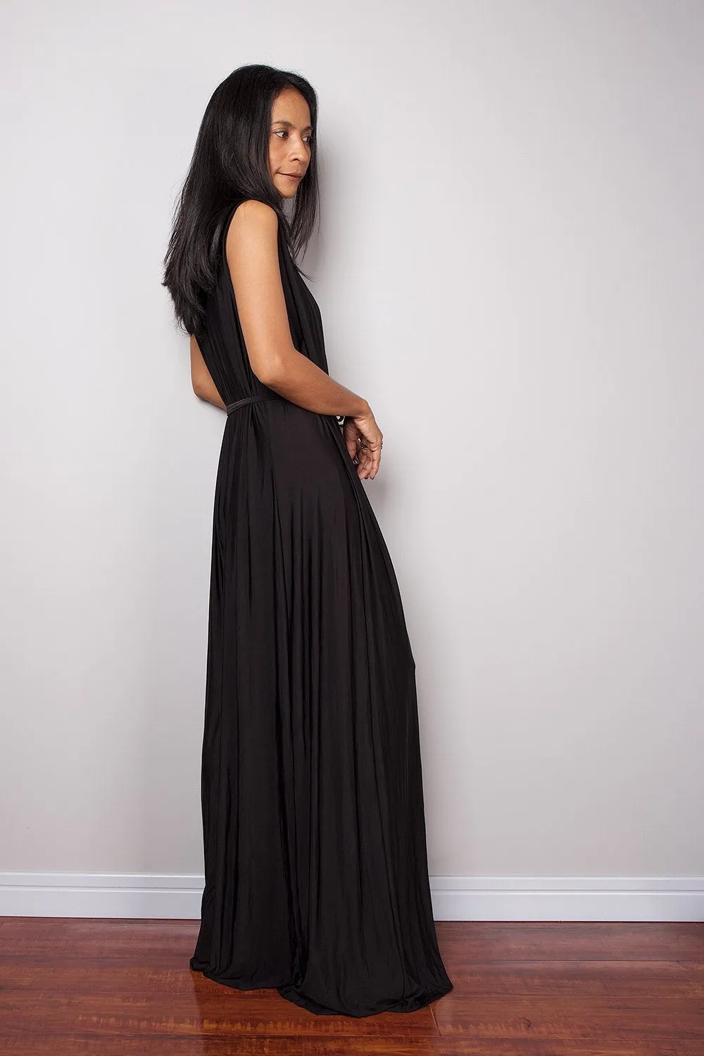 Sleeveless Black Jumper Maxi Dress