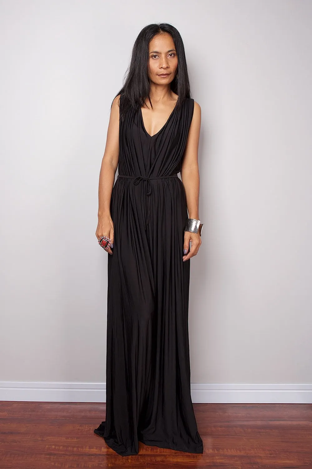 Sleeveless Black Jumper Maxi Dress